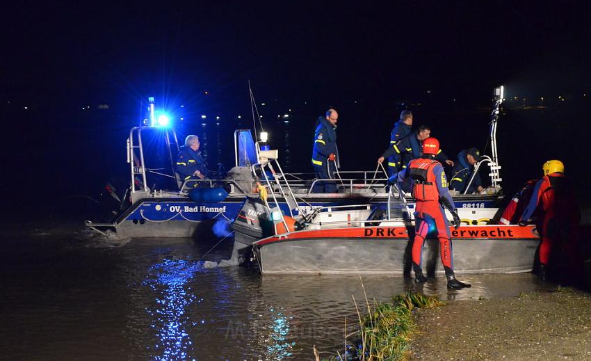 Einsatz BF Koeln PKW im Rhein Mondorf Hersel P083.JPG